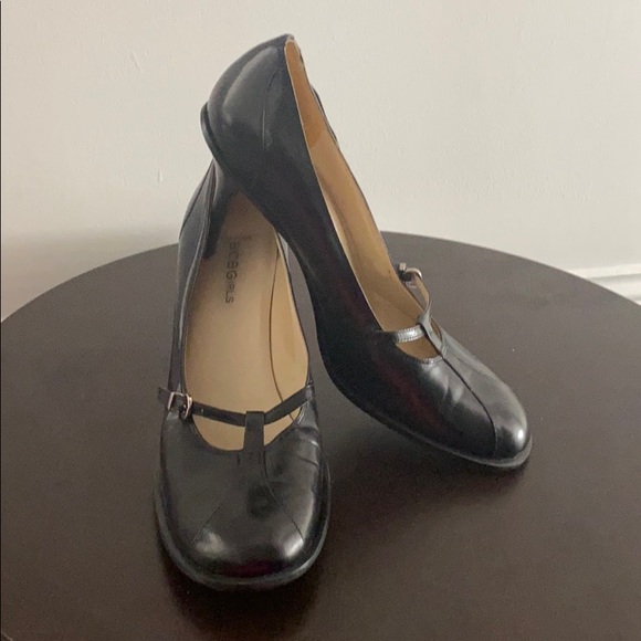 SHOES - Picture 3 of 5